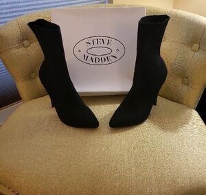 Steve Madden Black Heeled Boots Sleek Design